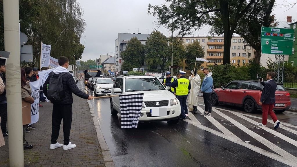 "Tankuj do baku, nie do gardła"