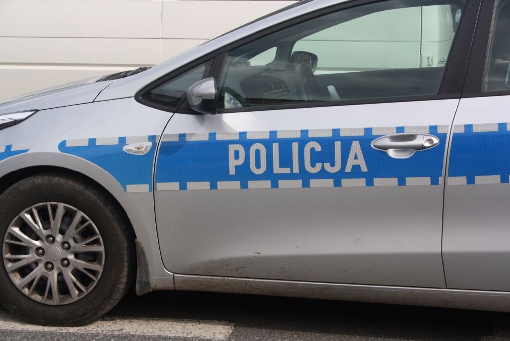 Zderzenie porsche i ciężarówki. Są ranni