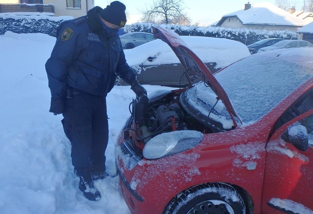 Auto nie odpala na mrozie? Przyjadą pomóc