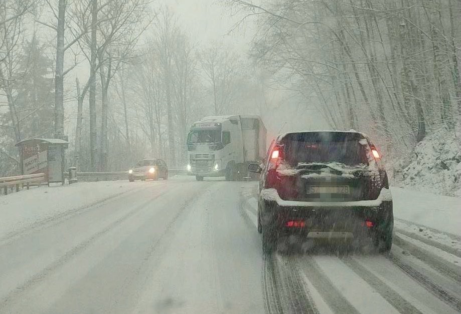 Sytuacja jest fatalna, ale kierowcy są ostrożni