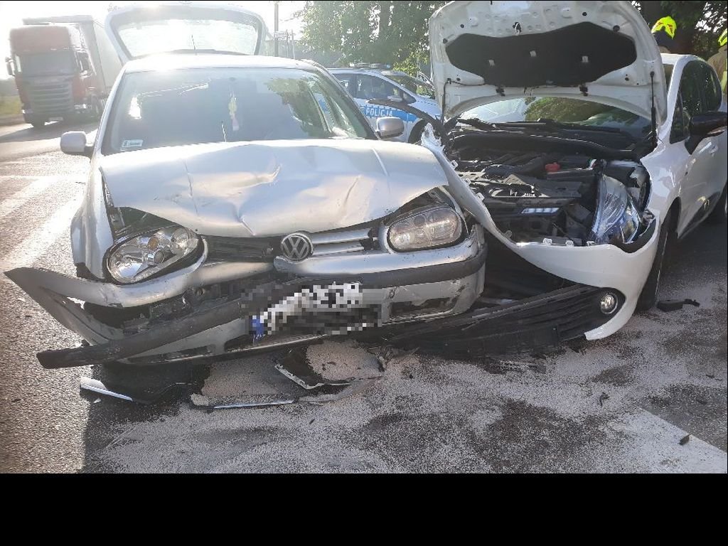 Kierowca zasnął i zjechał na przeciwny pas ruchu