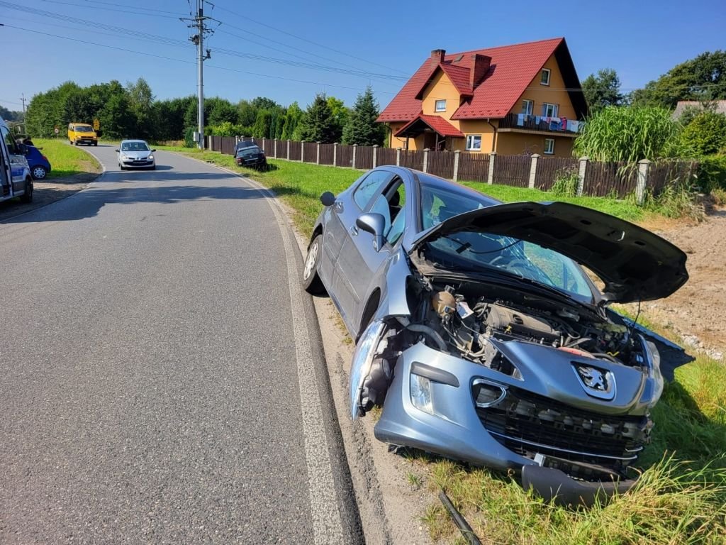 Zderzenie dwóch samochodów