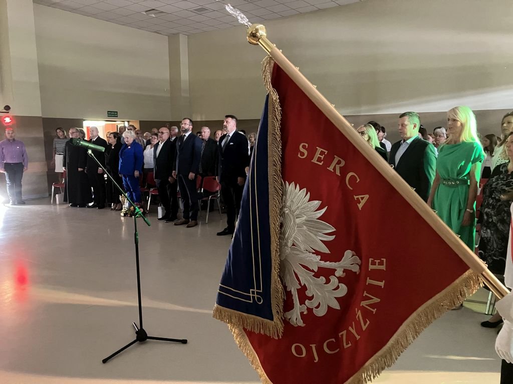 W nowe stulecie z nowym sztandarem