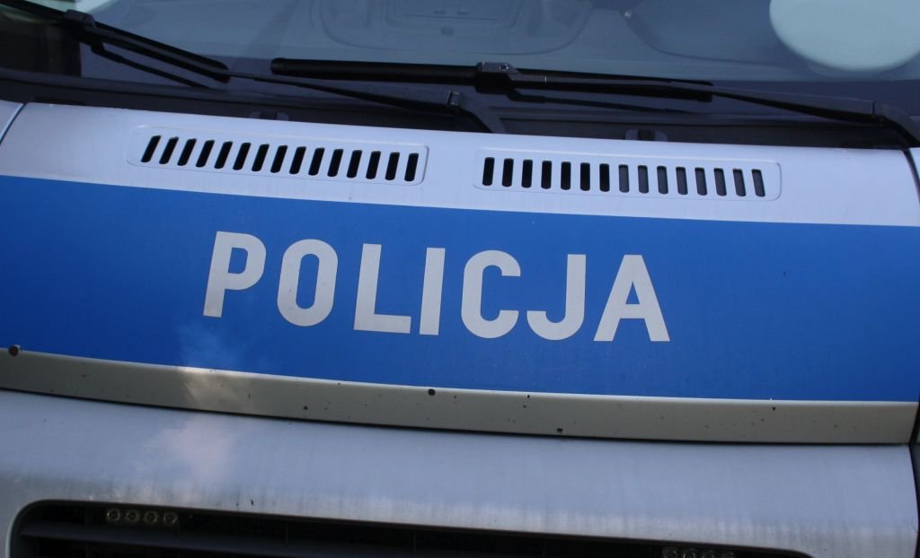 Mężczyzna miał się obnażyć przed uczennicami podstawówki. Szuka go policja