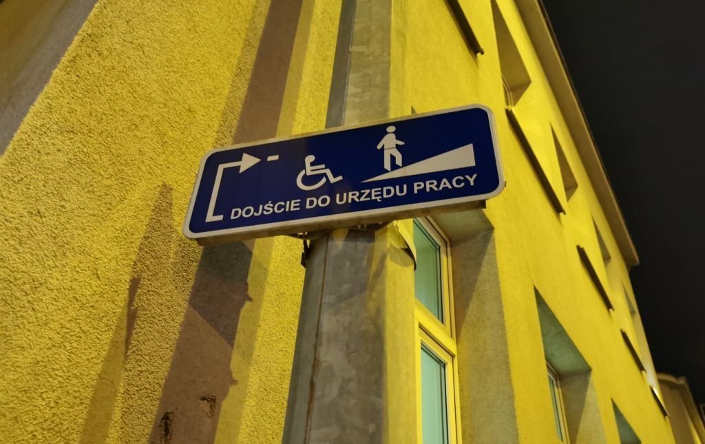 Oferty pracy na produkcji, w szkole i w... policji