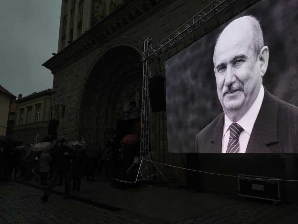 "Poświęcił się całkowicie pracy na rzecz tego miasta". Pogrzeb śp. Jacka Krywulta