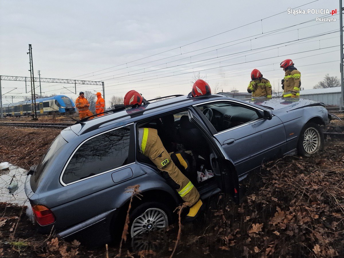 Po pijaku wjechał na nasyp kolejowy