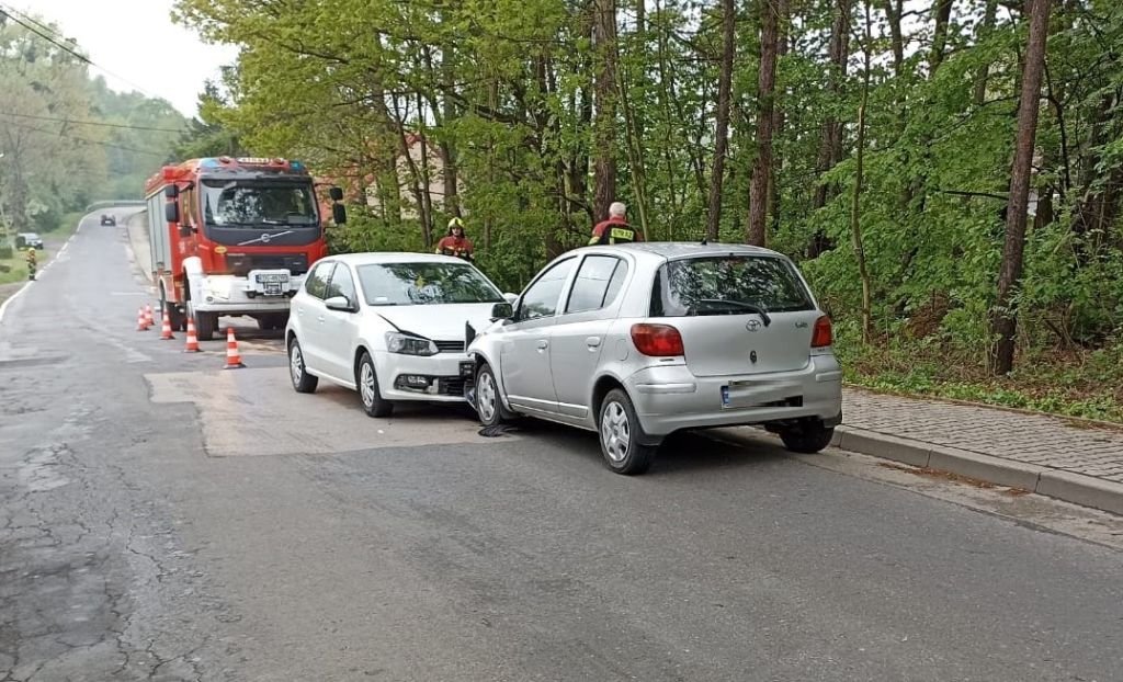 Czołówka przy wyprzedzaniu traktora