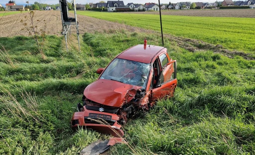 Poważny wypadek z udziałem trzech pojazdów