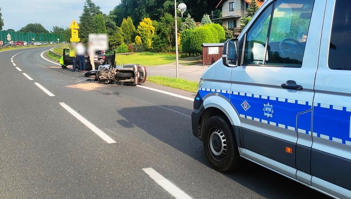Dwa śmiertelne wypadki. Ofiarami motocyklista i pasażerka