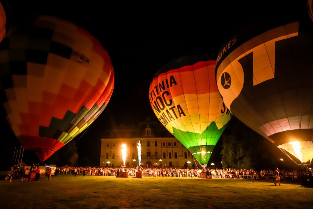 Balony przed zamkiem