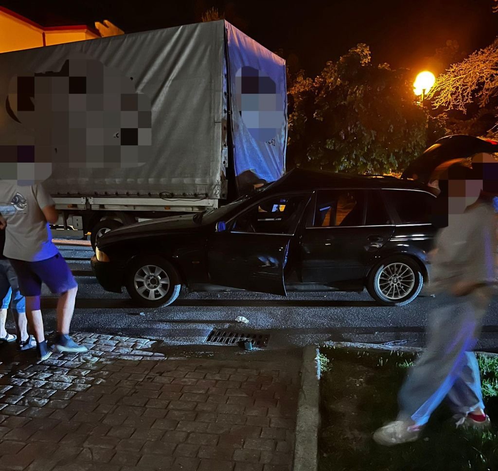 Kierowca zostawił BMW i uciekł