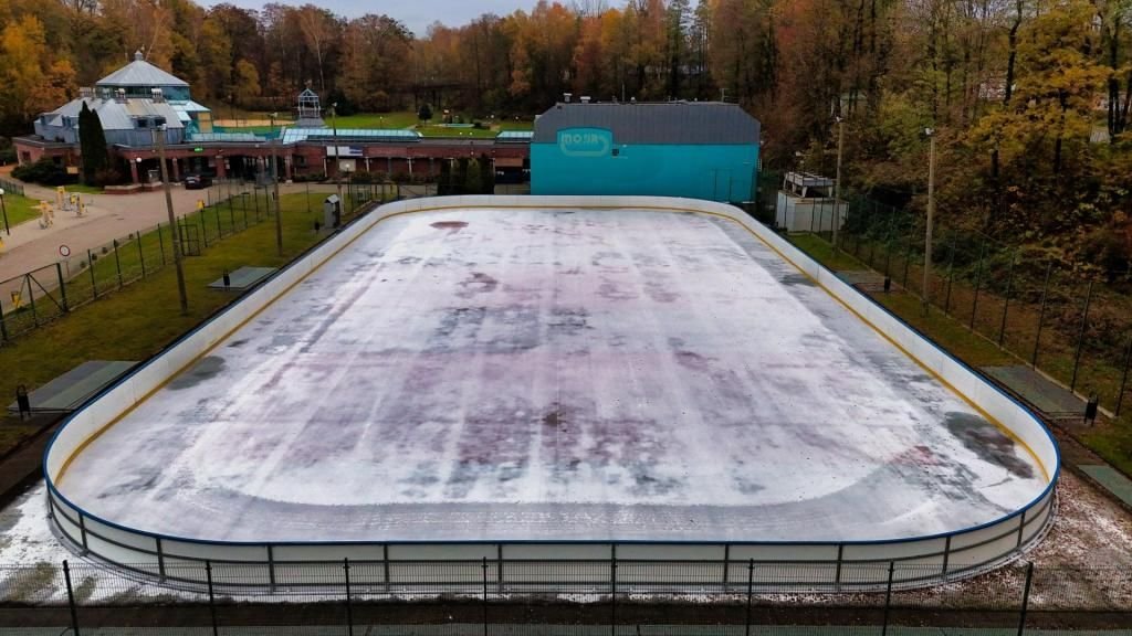 Uruchamiają lodowisko