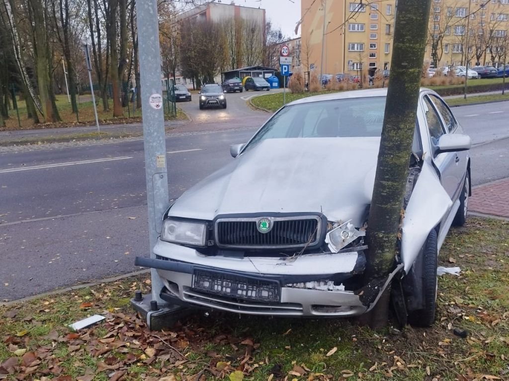 Samochód wypadł z jezdni