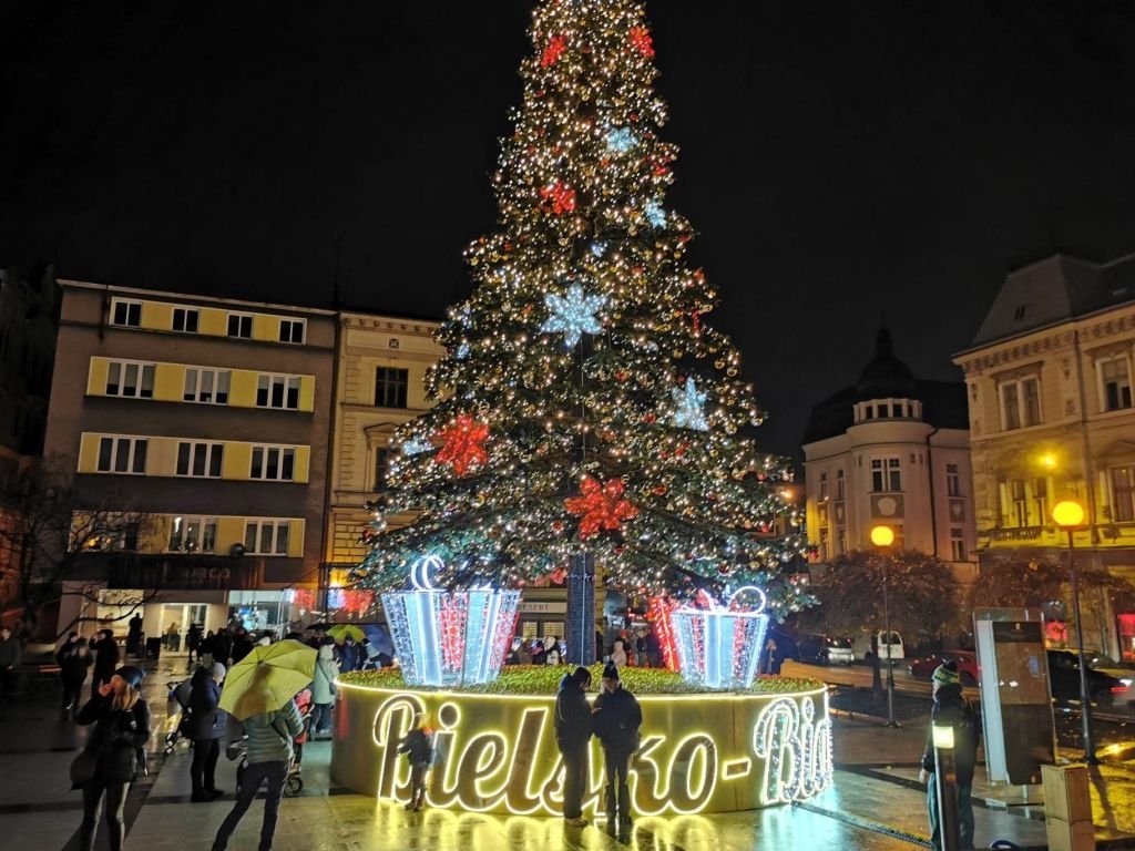 Świąteczna choinka zapewnia niemałe emocje