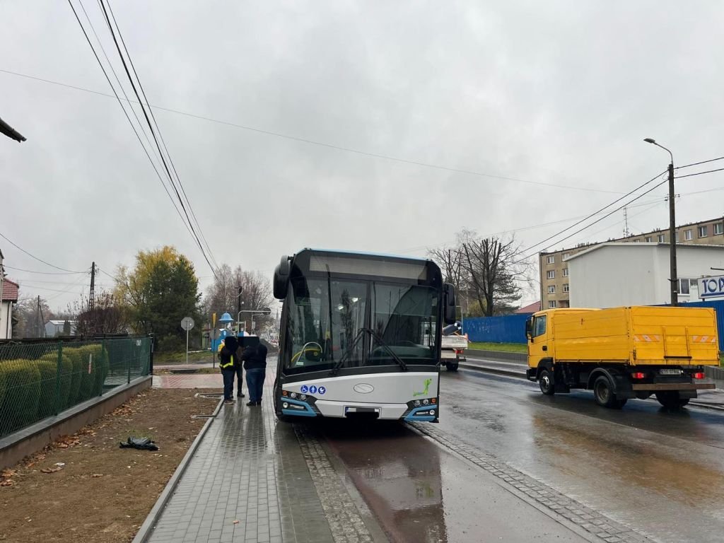 Ciężarówka zderzyła się z autobusem
