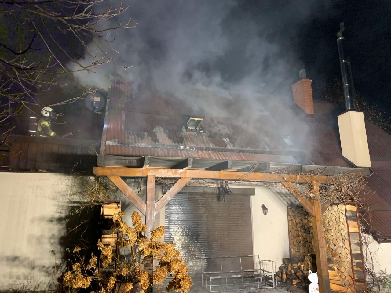Jedna osoba poszkodowana w pożarze