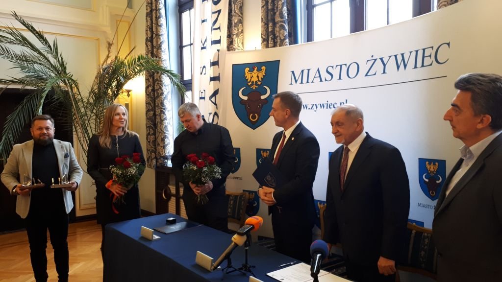 Szukają bazy nad jeziorem