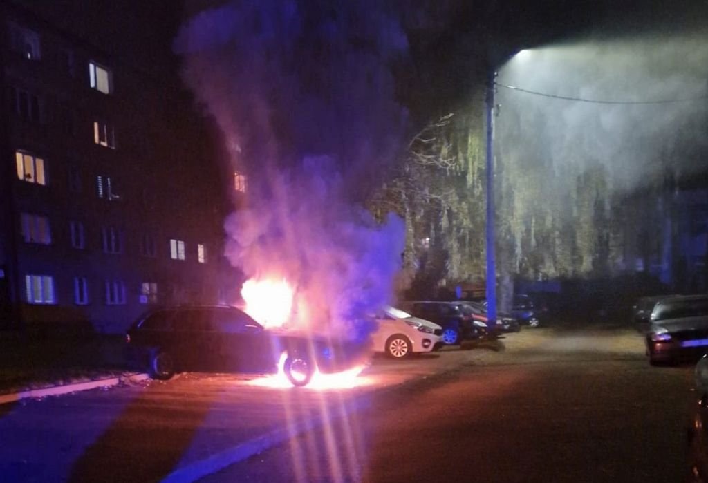 Pożar na parkingu