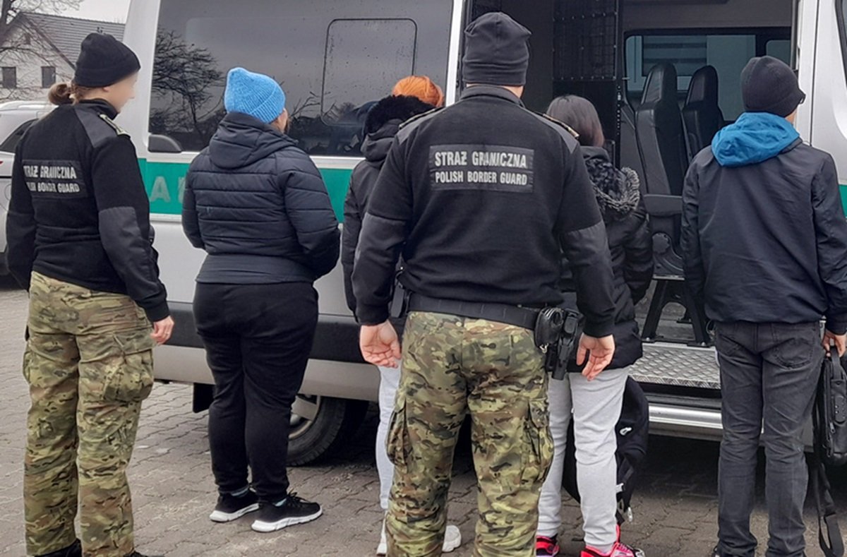 Mieli tylko zwiedzać. Skończyło się na deportacji