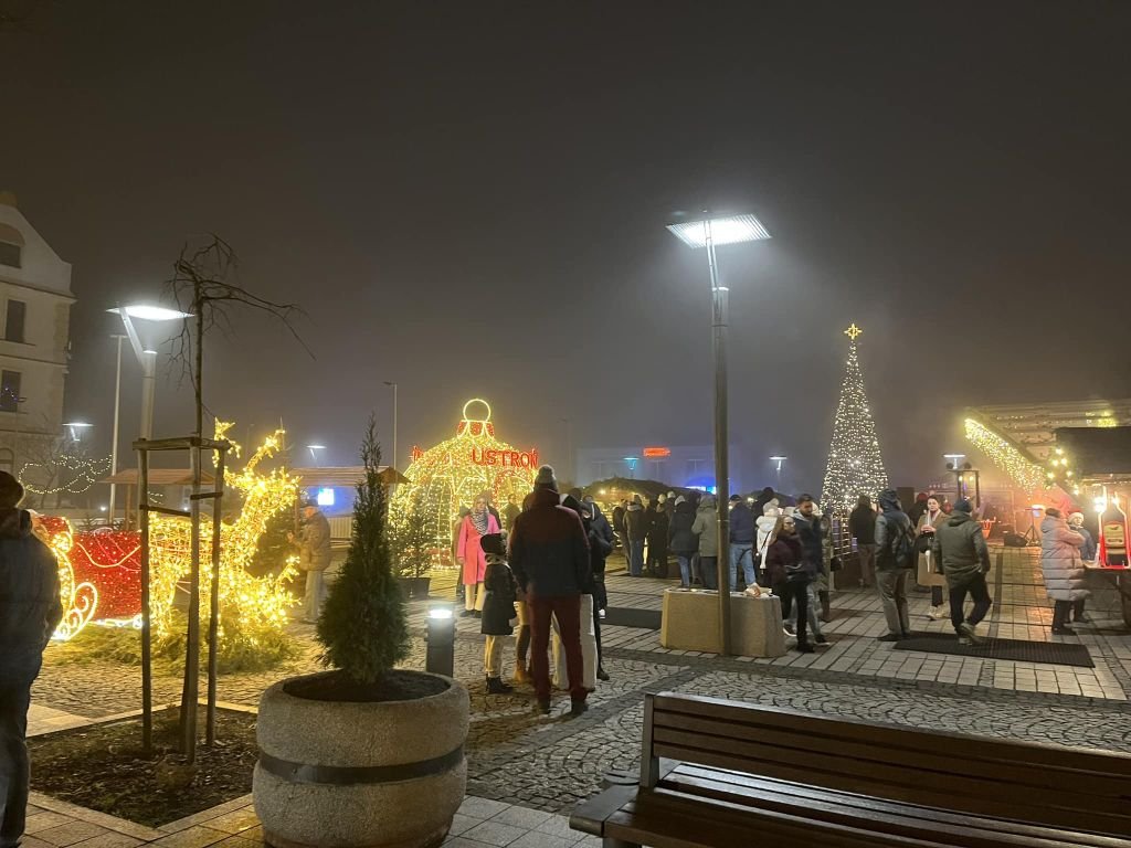 Przygotowują się do świąt. Brakuje tylko śniegu