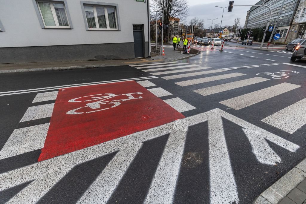 Kierowcy po drodze, rowerzyści po śluzie