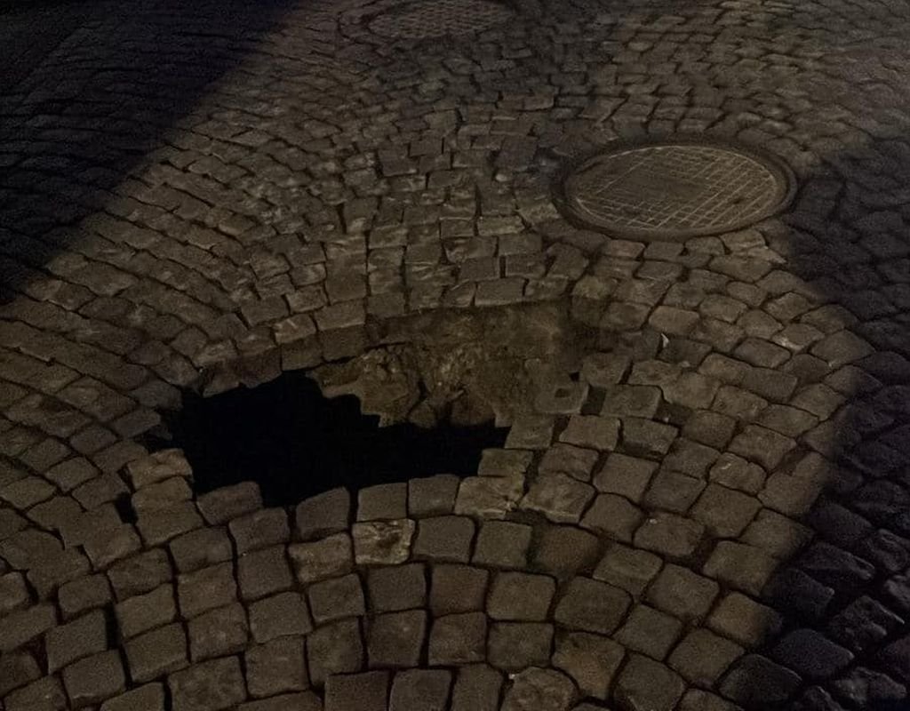 Dziura w drodze