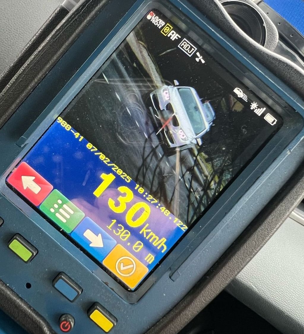 Pirat drogowy w BMW pędził 130 km/h w terenie zabudowanym!