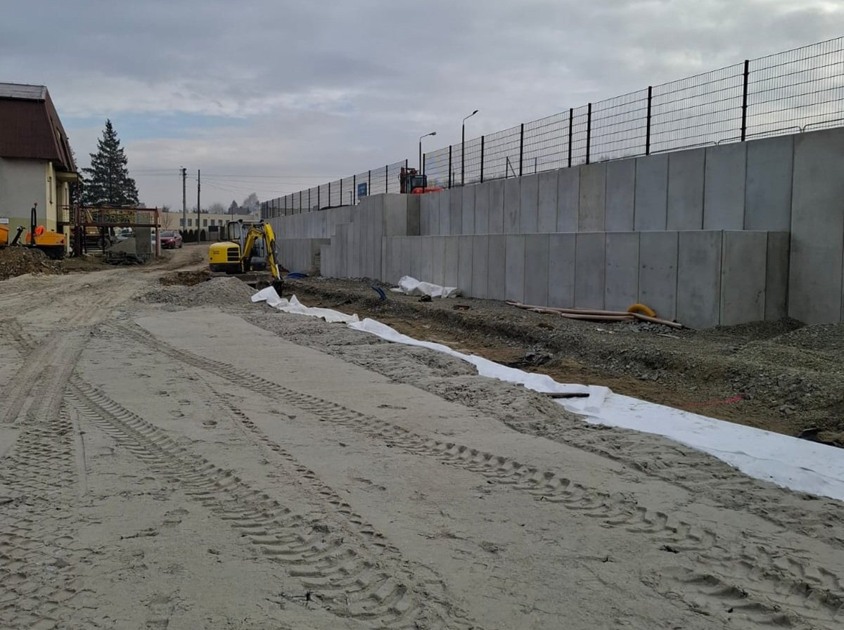 Największym wyzwaniem są skarpy. Kto będzie mógł skorzystać z boiska w Kozach?