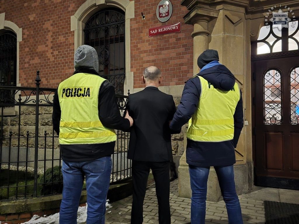 Auto Poruszało Się Całą Szerokością Jezdni. Kierowca Miał Miał 2,5 Promila