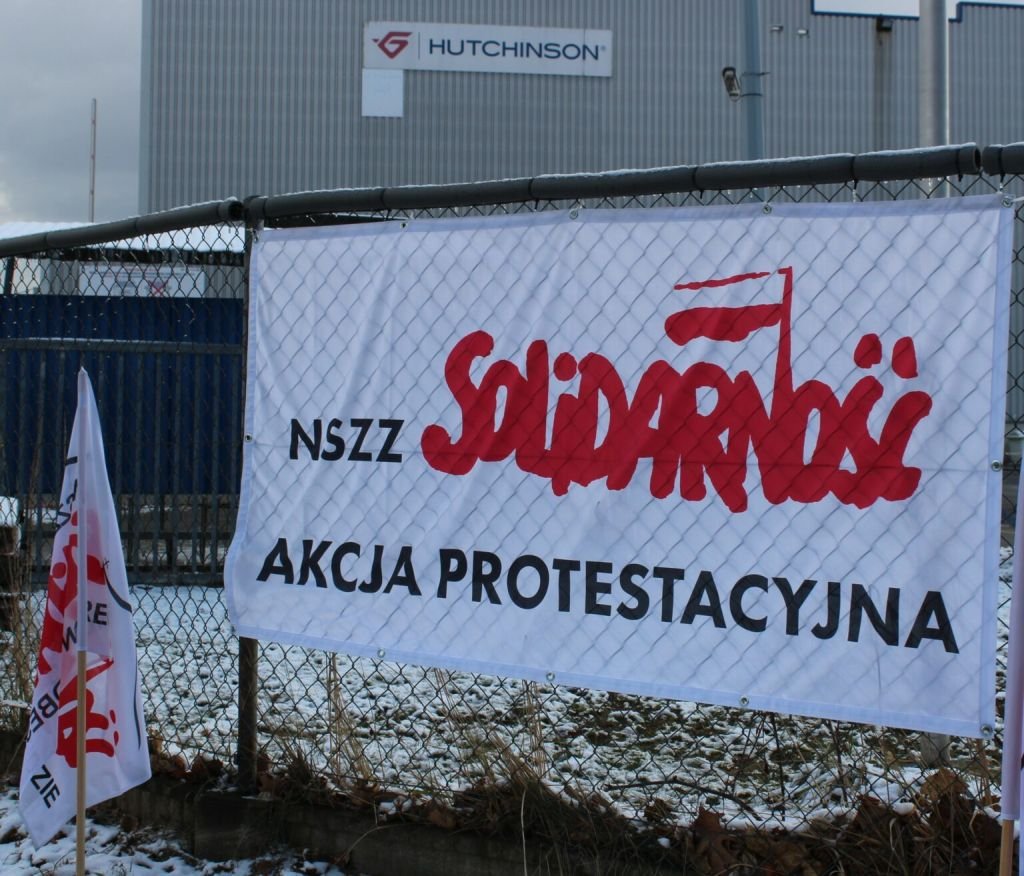 Hutchinson w Bielsku-Białej oflagowany. Trwa oczekiwanie na mediatora