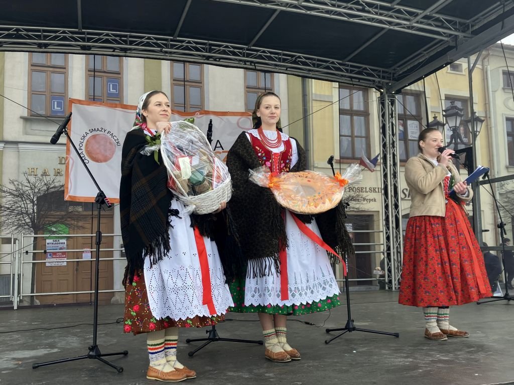 Pączki i inne pyszności. Przyjemność dla podniebienia, dochód dla wojowników