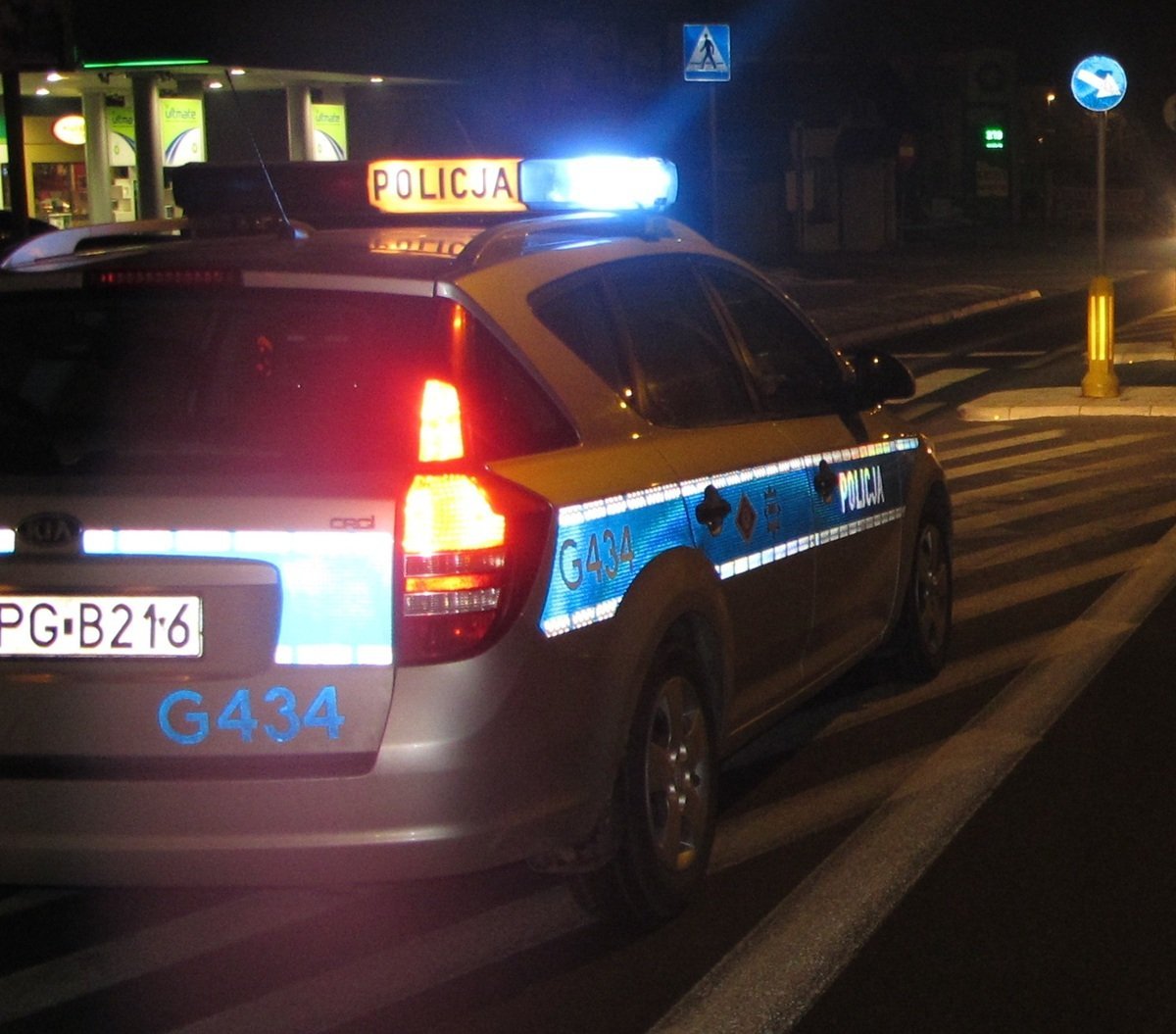Ukradł samochód. Po policyjnym pościgu sprawca uciekł do lasu