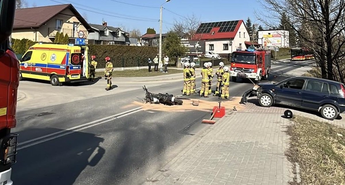 Wypadek na Wyzwolenia. Poszkodowany motocyklista AKTUALIZACJA