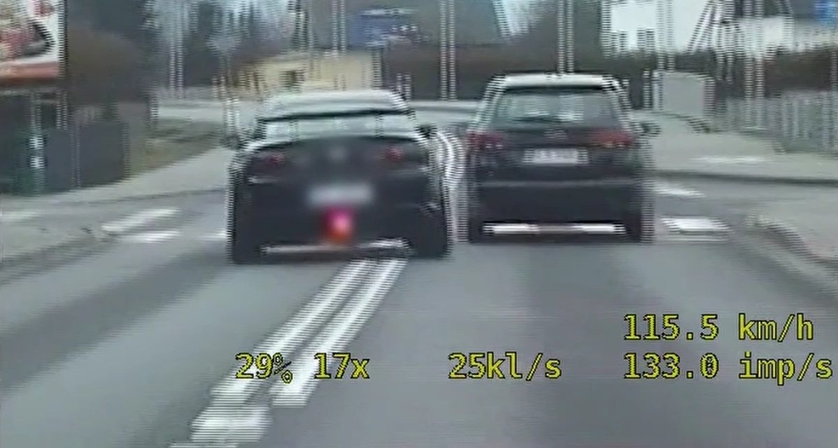 Pościg za kierowcą mazdy. "Mógłby otrzymać 130 punktów karnych" WIDEO