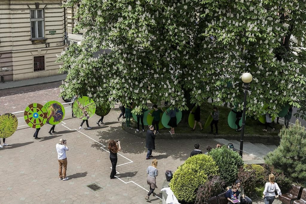 100-letni kasztanowiec idzie pod topór. Będą przy nim czuwać