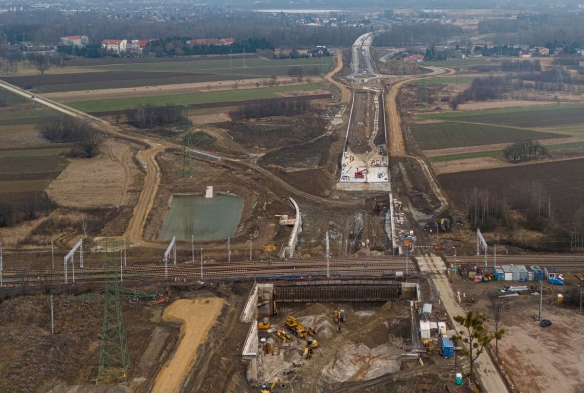 Nowa droga prawie gotowa. Wprowadzi spore zmiany dla kierowców w Oświęcimiu