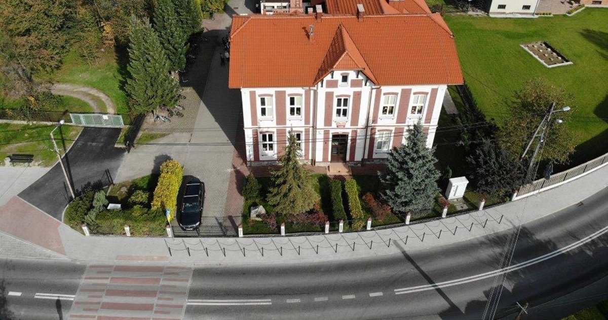 Dziecko o mało nie potrącone. Kiedy światła na przejściu przy szkole?