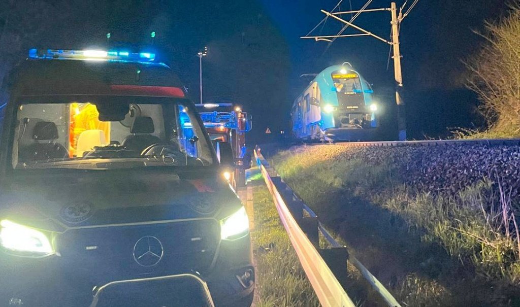 O Krok Od Tragedii Na Torach W Ciścu – Pociąg Potrącił Mężczyznę