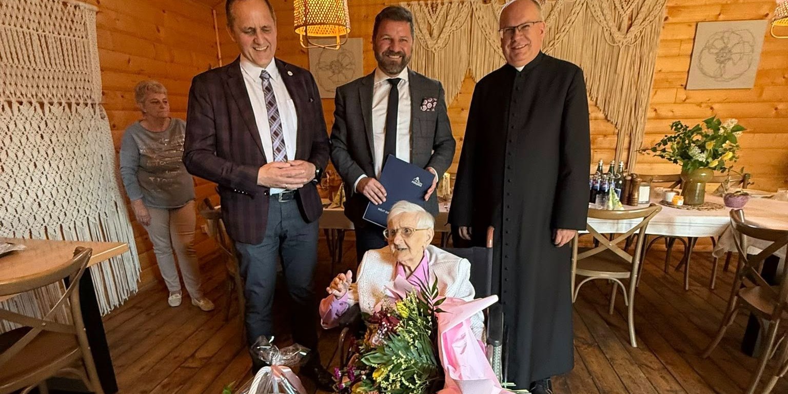 Sto lat wspomnień, jedna pogodna jubilatka
