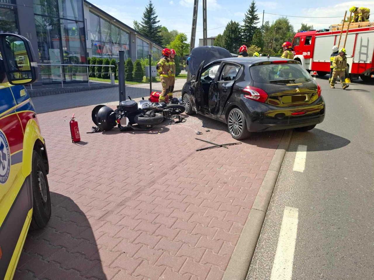 Motocyklowy Wypadek W Bujakowie. Dwie Osoby Ranne Trafiły Do Szpitala