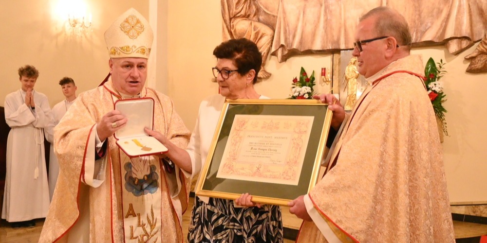 Medal Od Papieża Dla Grażyny Chorąży