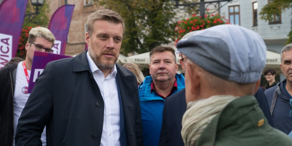 Kręci się wyborcza karuzela. Adrian Zandberg ponownie w Bielsku-Białej