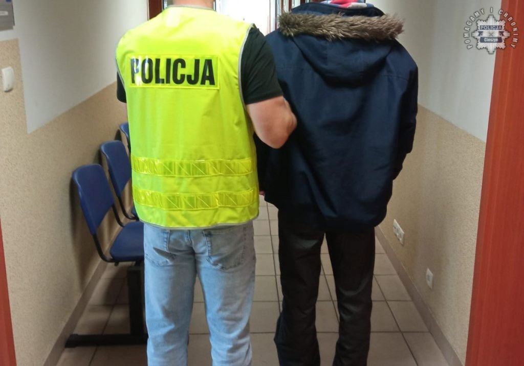 Pierścionek Schował W Bieliźnie!