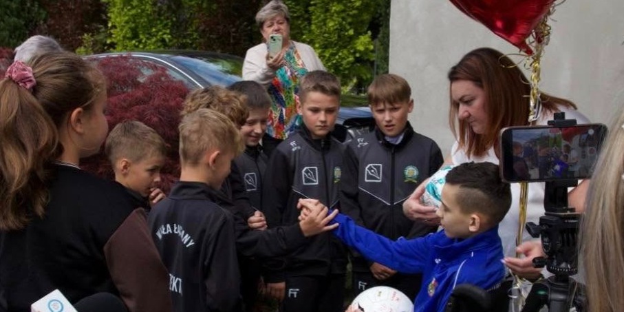 Wzruszający Powrót Nastoletniego Jacka. Mieszkańcy Przywitali Go Jak Bohatera