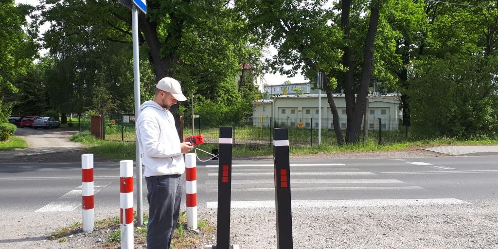 Słupki jakich jeszcze nie było. Wynalazek ma zwiększyć bezpieczeństwo pieszych