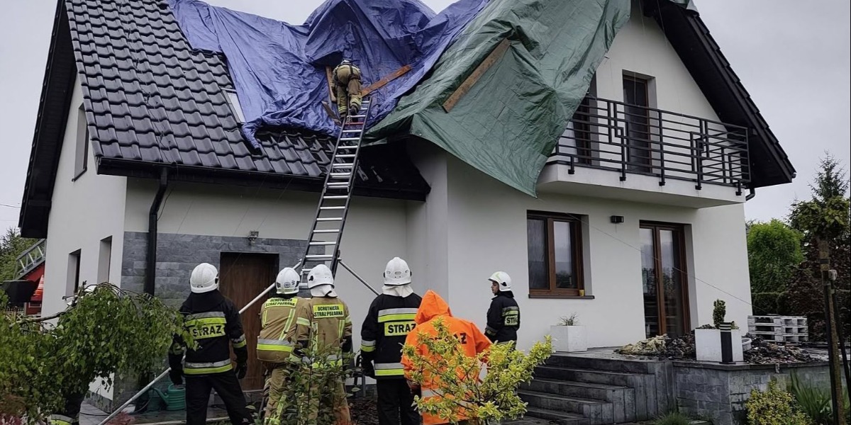 Dach Budynku, W Którym Się Paliło, Zabezpieczony