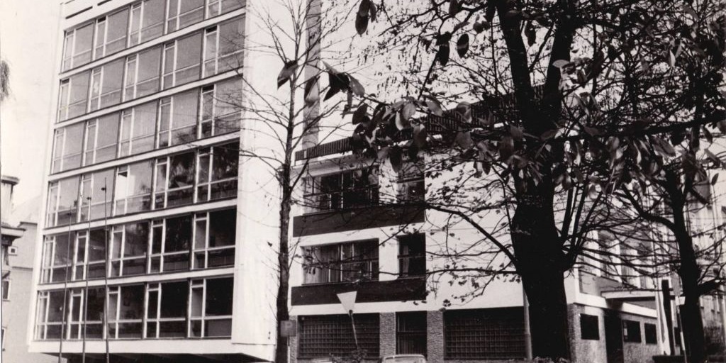 Garaż, gmach i geniusz – modernistyczny spacer po mieście