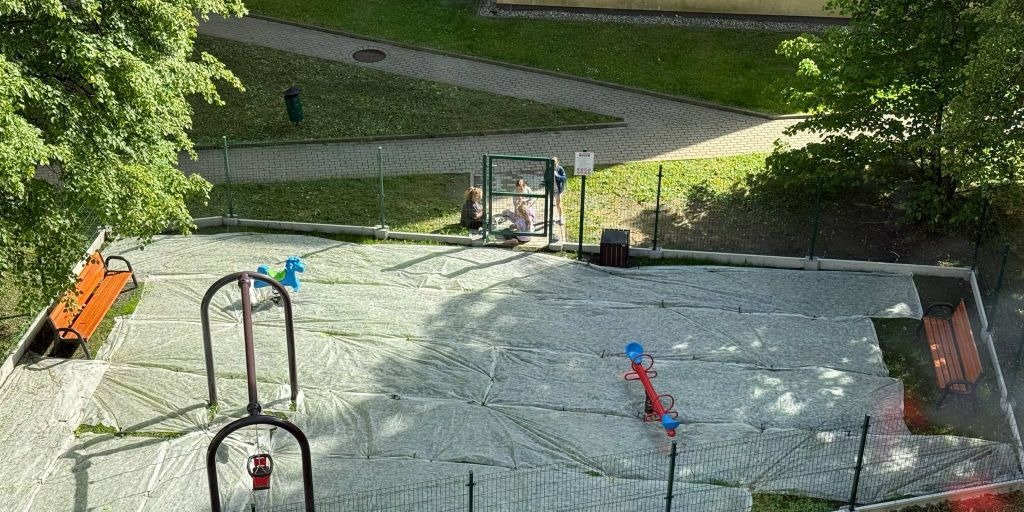 Plac Przykryty „Białą Płachtą”. Kiedy Otwarcie? - Pytają Mieszkańcy