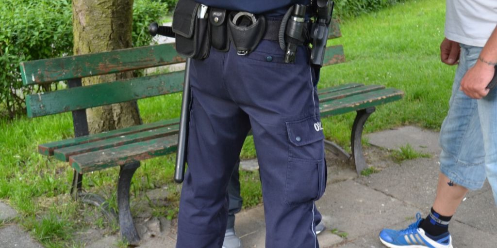 Pił piwo na osiedlu i wyzywał policjantów. Miał 2,6 promila alkoholu